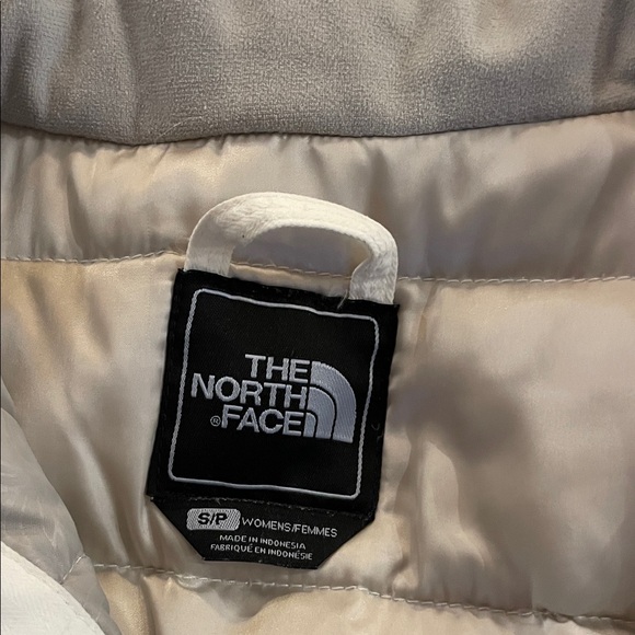 The North Face Cream Jacket with Gray Details - Picture 2 of 3